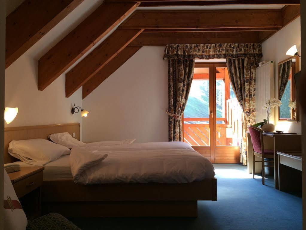 Hotel Fortini Madonna di Campiglio Bagian luar foto